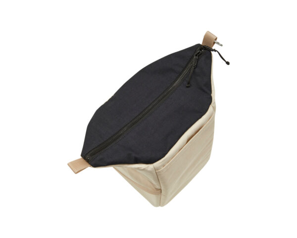 gjern-boxy-bag-high-high-sandshell-06_80ad9ea7-4294-4788-9bd3-4435cd1f4109.jpg Gjern Boxy Bag