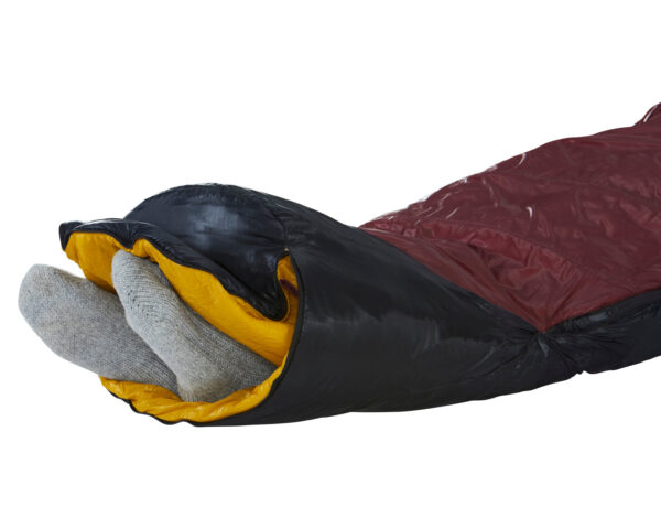 oscar-2_-curve-sleeping-bag-large-rio-red_-mustard-yellow_-black-14.jpg Oscar -2° Curve Sleeping Bag