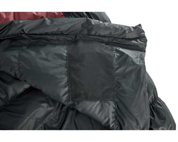 voyage-300-sleeping-bag-large-_left-zip_-ribbon-red-_-black-07.jpg Voyage 300 Sleeping Bag