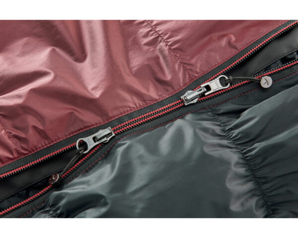 voyage-500-large-_left-zip_-ribbon-red-_-black-08.jpg Voyage 500 Sleeping Bag